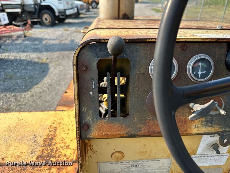 image for item DS2245 Hyster C530A  pneumatic roller