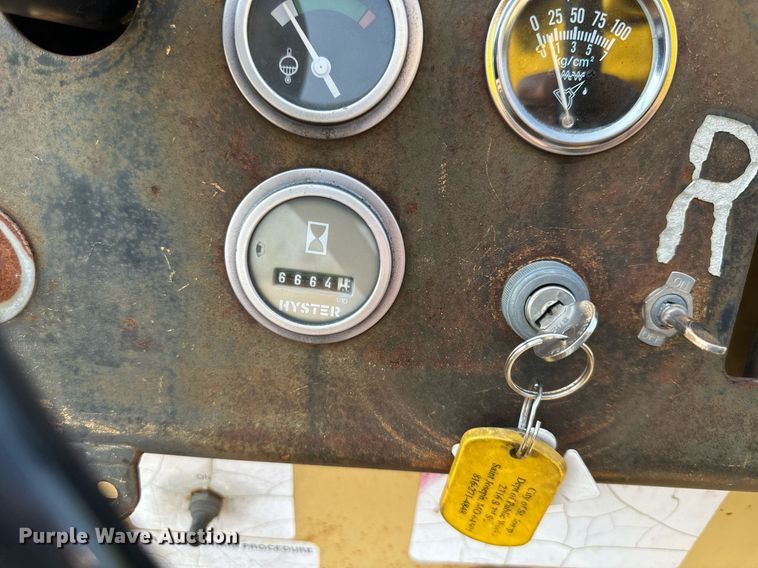 image for item DS2245 Hyster C530A  pneumatic roller