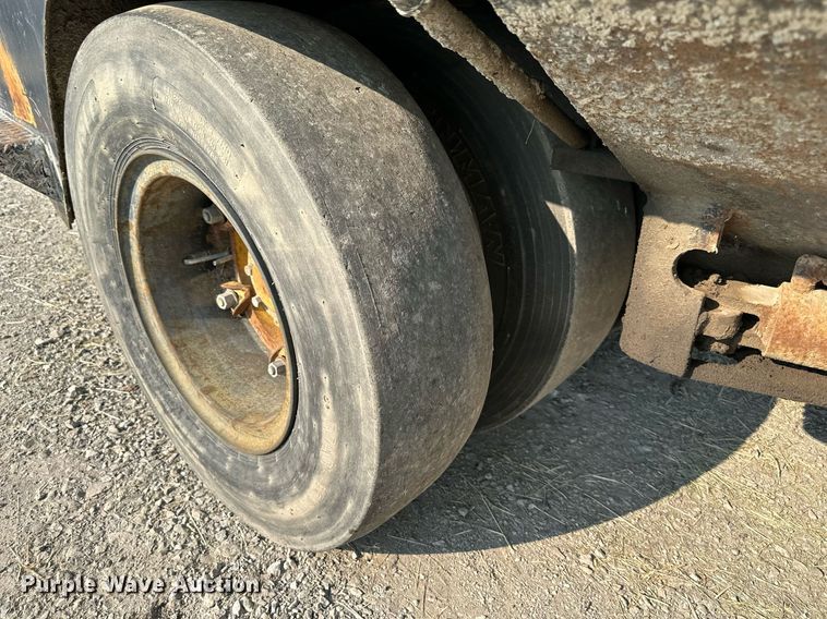 image for item DS2245 Hyster C530A  pneumatic roller