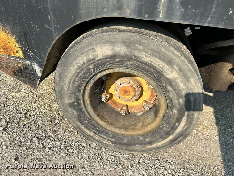 image for item DS2245 Hyster C530A  pneumatic roller