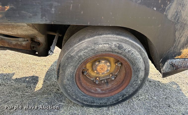 image for item DS2245 Hyster C530A  pneumatic roller