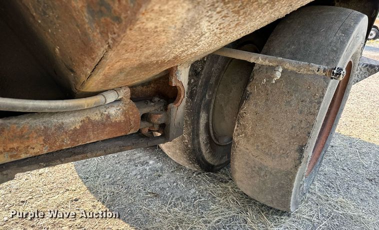 image for item DS2245 Hyster C530A  pneumatic roller