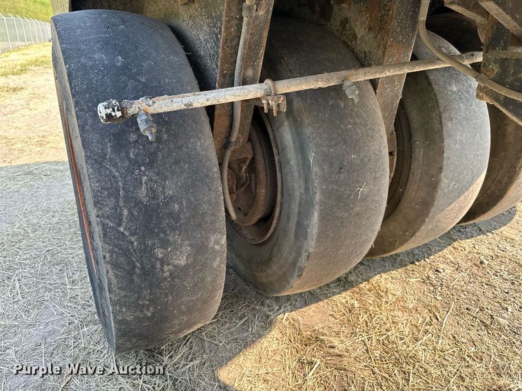 image for item DS2245 Hyster C530A  pneumatic roller