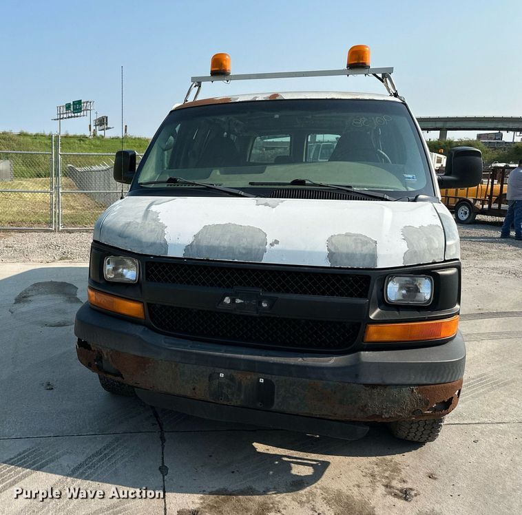 image for item DS2246 2004 Chevrolet Express 3500  van