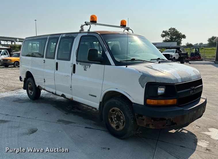 image for item DS2246 2004 Chevrolet Express 3500  van