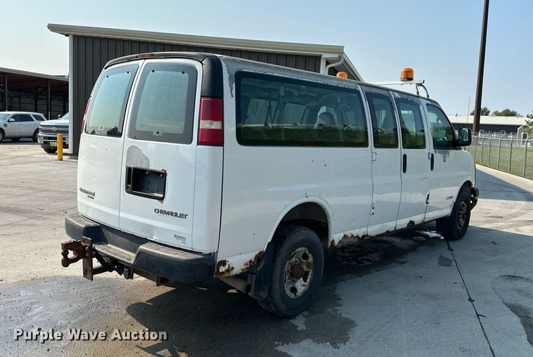 image for item DS2246 2004 Chevrolet Express 3500  van