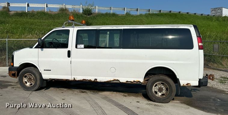 image for item DS2246 2004 Chevrolet Express 3500  van