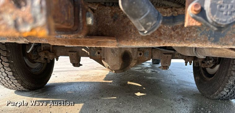 image for item DS2246 2004 Chevrolet Express 3500  van