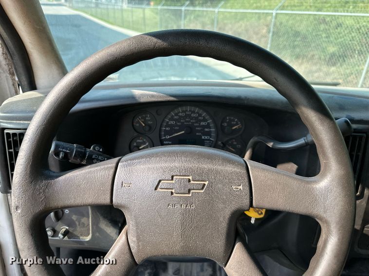 image for item DS2246 2004 Chevrolet Express 3500  van