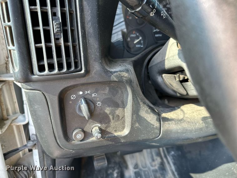 image for item DS2246 2004 Chevrolet Express 3500  van