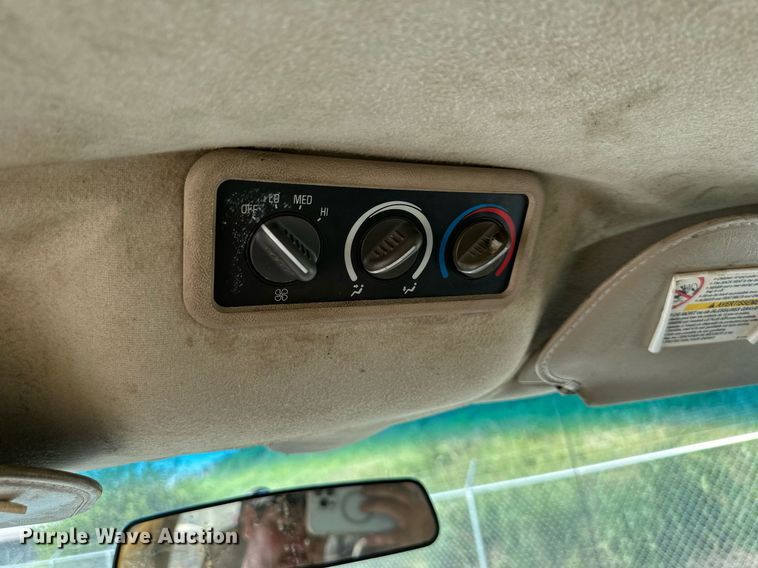 image for item DS2246 2004 Chevrolet Express 3500  van