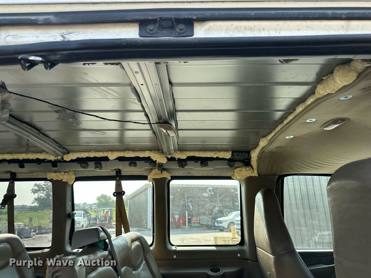 image for item DS2246 2004 Chevrolet Express 3500  van