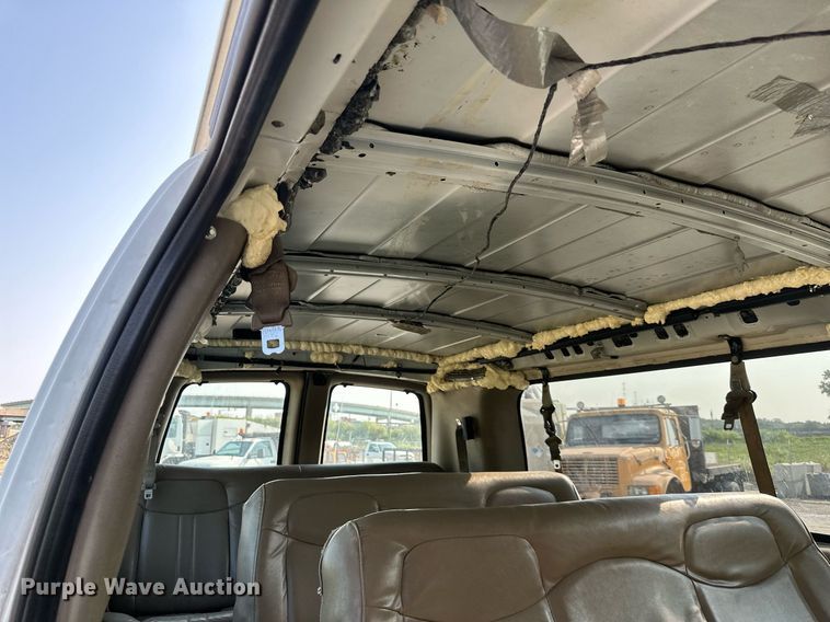 image for item DS2246 2004 Chevrolet Express 3500  van