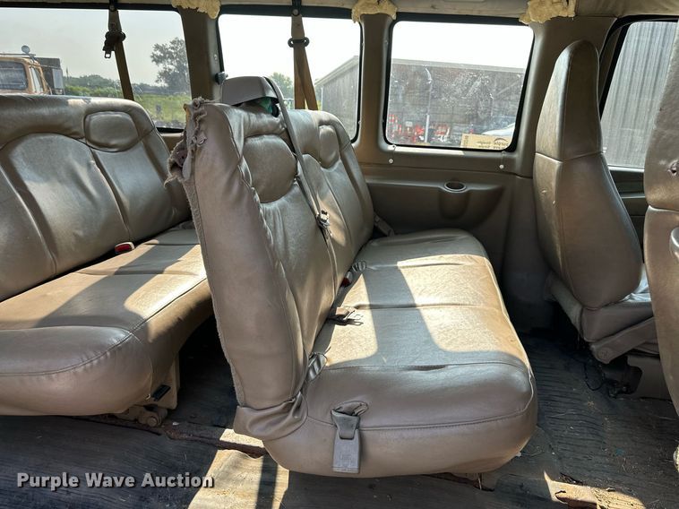 image for item DS2246 2004 Chevrolet Express 3500  van