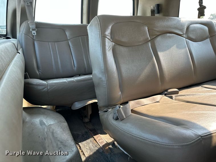 image for item DS2246 2004 Chevrolet Express 3500  van