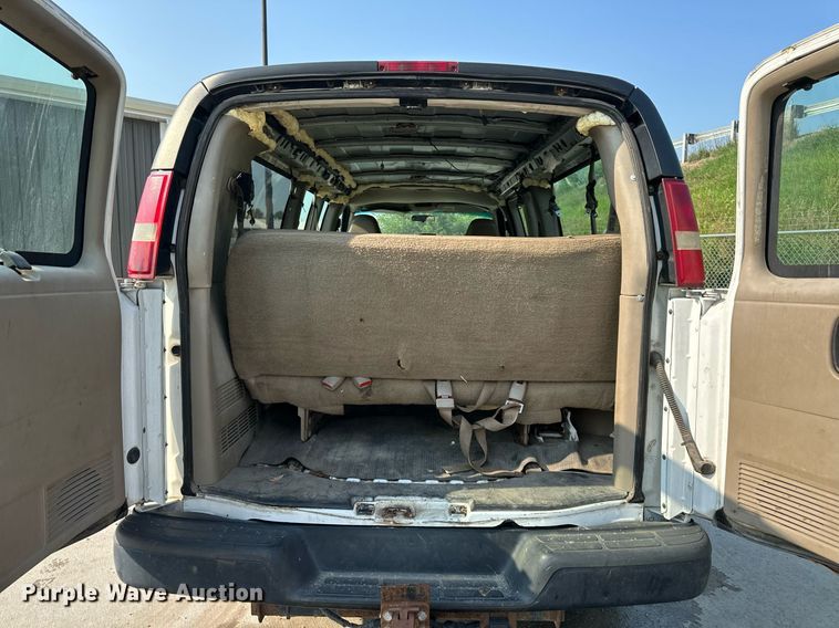 image for item DS2246 2004 Chevrolet Express 3500  van