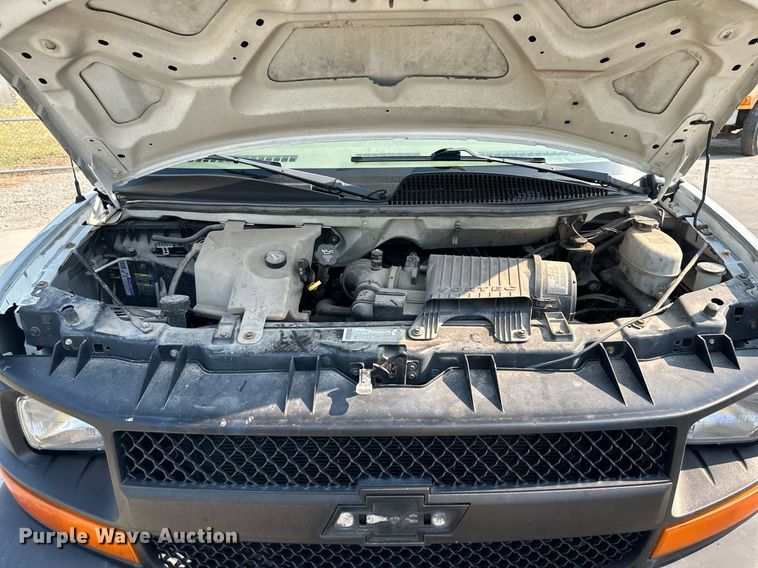 image for item DS2246 2004 Chevrolet Express 3500  van