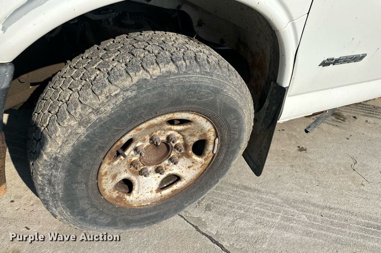 image for item DS2246 2004 Chevrolet Express 3500  van