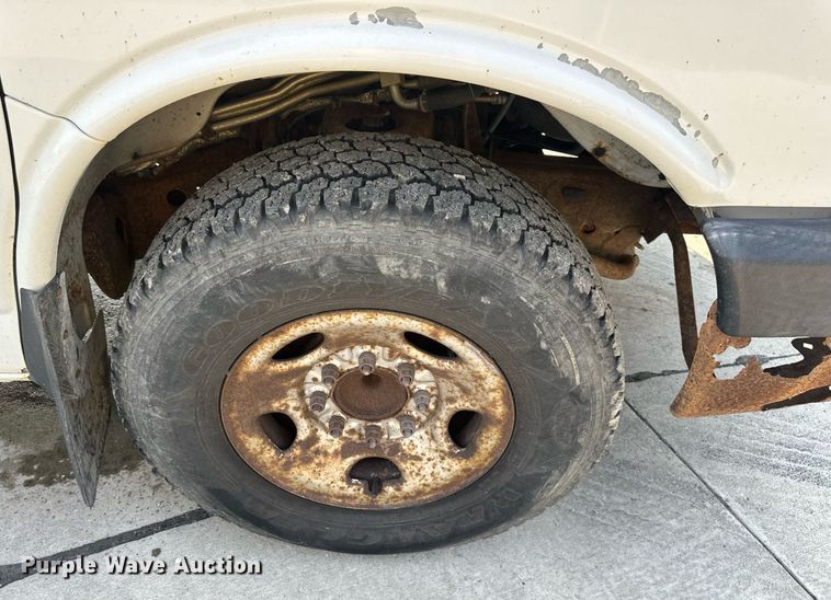 image for item DS2246 2004 Chevrolet Express 3500  van