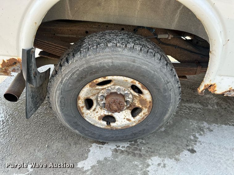 image for item DS2246 2004 Chevrolet Express 3500  van