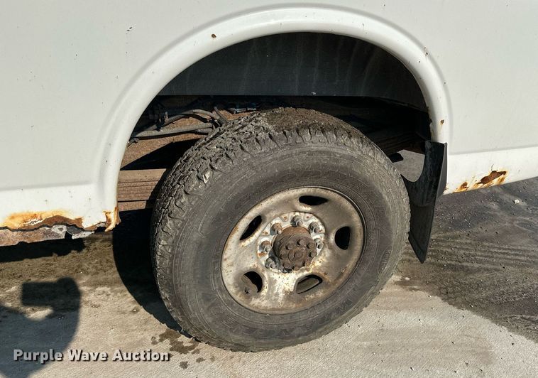 image for item DS2246 2004 Chevrolet Express 3500  van