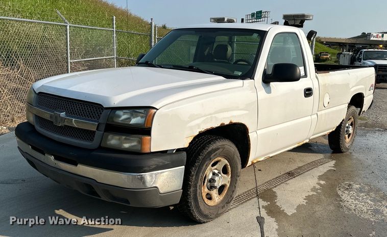 image for item DS2247 2004 Chevrolet Silverado 1500  pickup truck