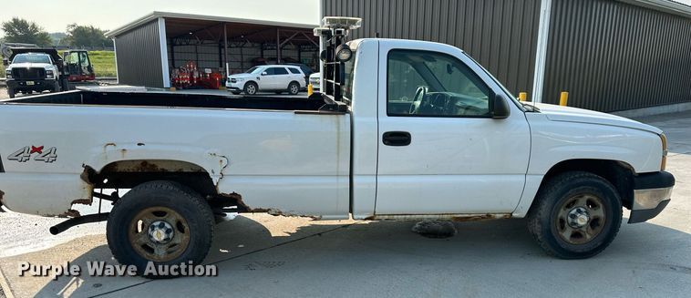 image for item DS2247 2004 Chevrolet Silverado 1500  pickup truck
