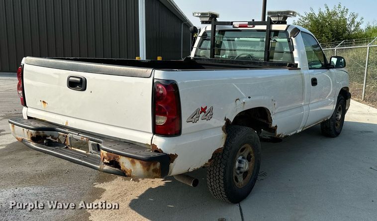 image for item DS2247 2004 Chevrolet Silverado 1500  pickup truck