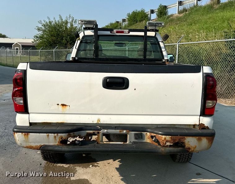 image for item DS2247 2004 Chevrolet Silverado 1500  pickup truck