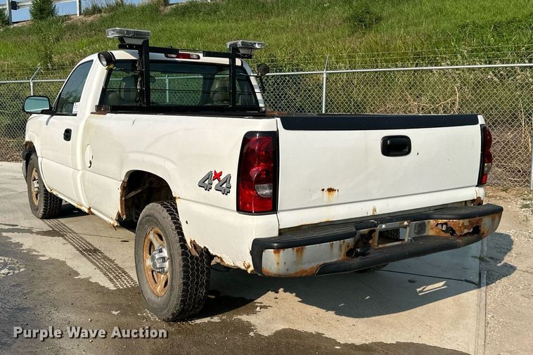image for item DS2247 2004 Chevrolet Silverado 1500  pickup truck
