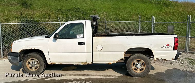 image for item DS2247 2004 Chevrolet Silverado 1500  pickup truck