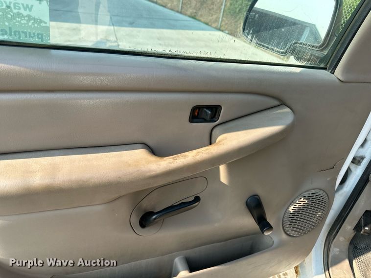 image for item DS2247 2004 Chevrolet Silverado 1500  pickup truck