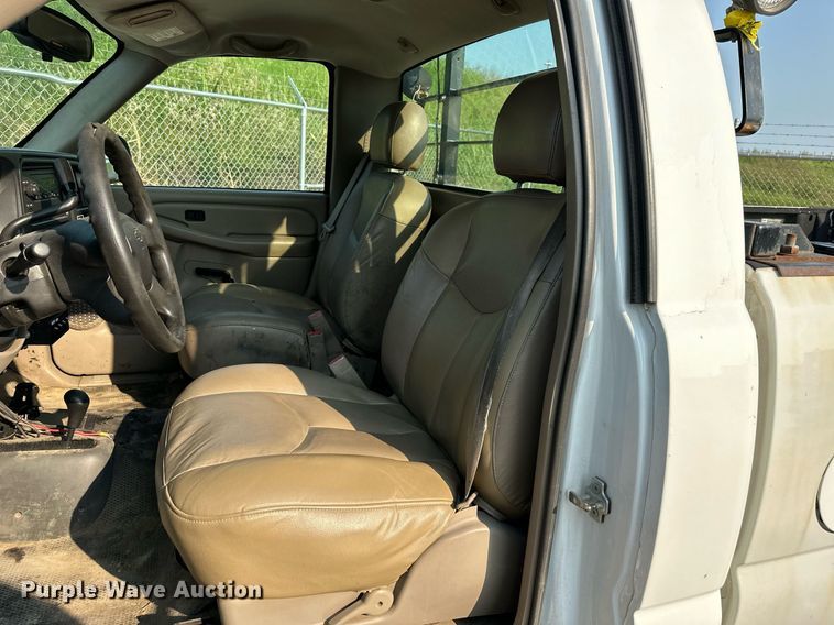 image for item DS2247 2004 Chevrolet Silverado 1500  pickup truck