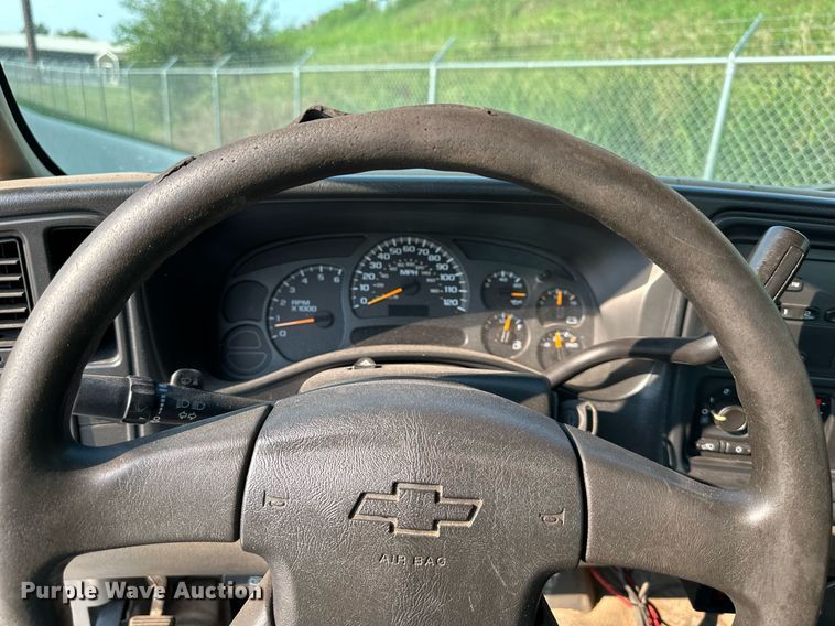 image for item DS2247 2004 Chevrolet Silverado 1500  pickup truck