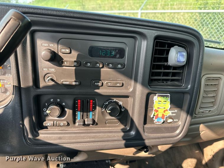 image for item DS2247 2004 Chevrolet Silverado 1500  pickup truck