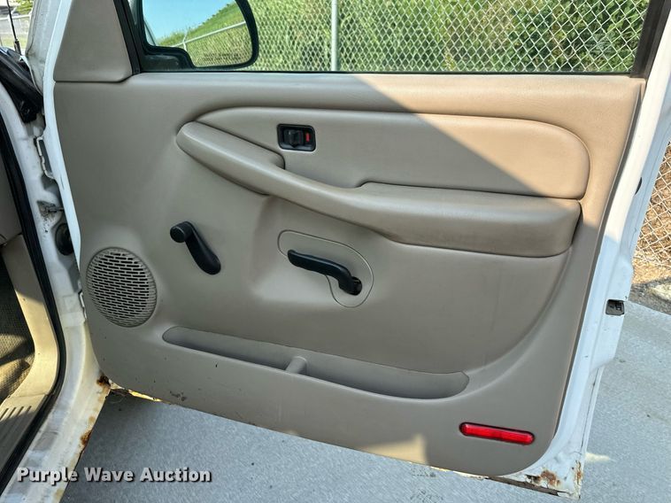 image for item DS2247 2004 Chevrolet Silverado 1500  pickup truck