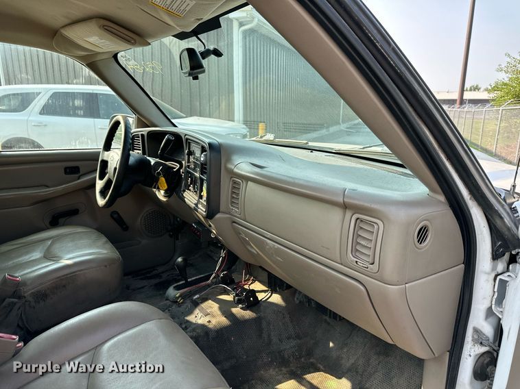 image for item DS2247 2004 Chevrolet Silverado 1500  pickup truck