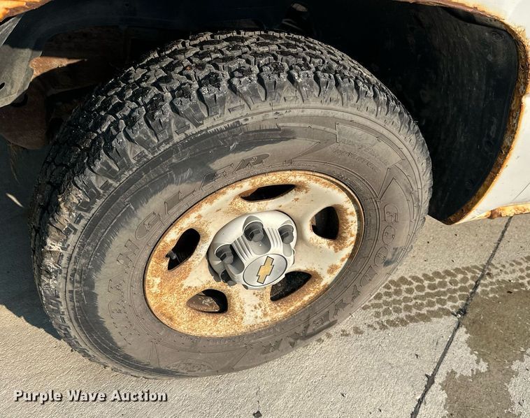 image for item DS2247 2004 Chevrolet Silverado 1500  pickup truck