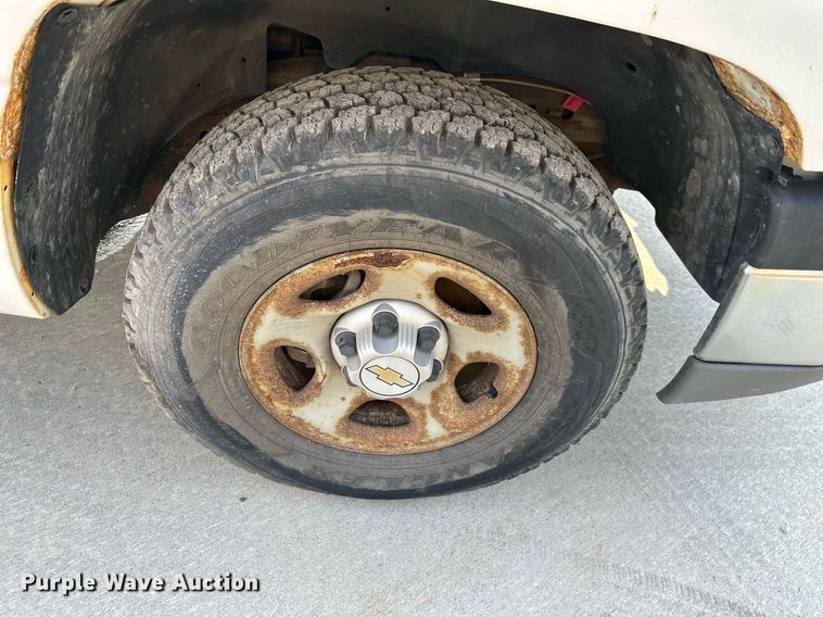 image for item DS2247 2004 Chevrolet Silverado 1500  pickup truck