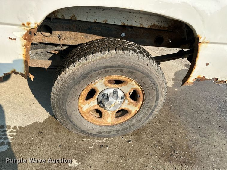 image for item DS2247 2004 Chevrolet Silverado 1500  pickup truck