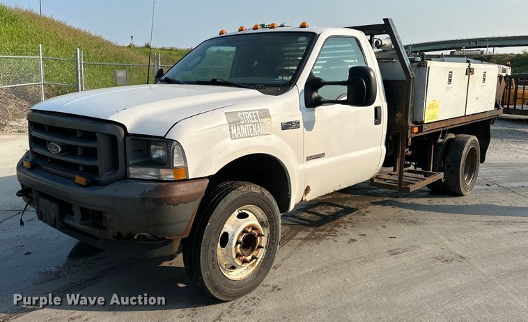image for item DS2249 2003 Ford F450 Super Duty  flatbed truck