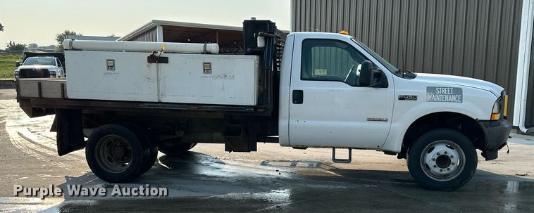 image for item DS2249 2003 Ford F450 Super Duty  flatbed truck