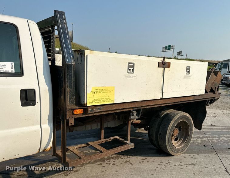 image for item DS2249 2003 Ford F450 Super Duty  flatbed truck