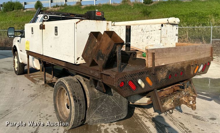 image for item DS2249 2003 Ford F450 Super Duty  flatbed truck