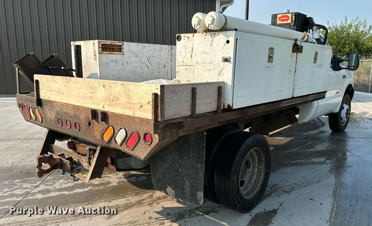 image for item DS2249 2003 Ford F450 Super Duty  flatbed truck