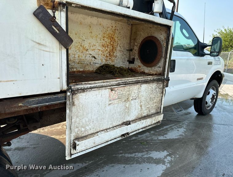 image for item DS2249 2003 Ford F450 Super Duty  flatbed truck