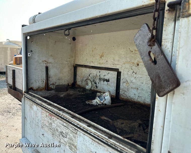 image for item DS2249 2003 Ford F450 Super Duty  flatbed truck