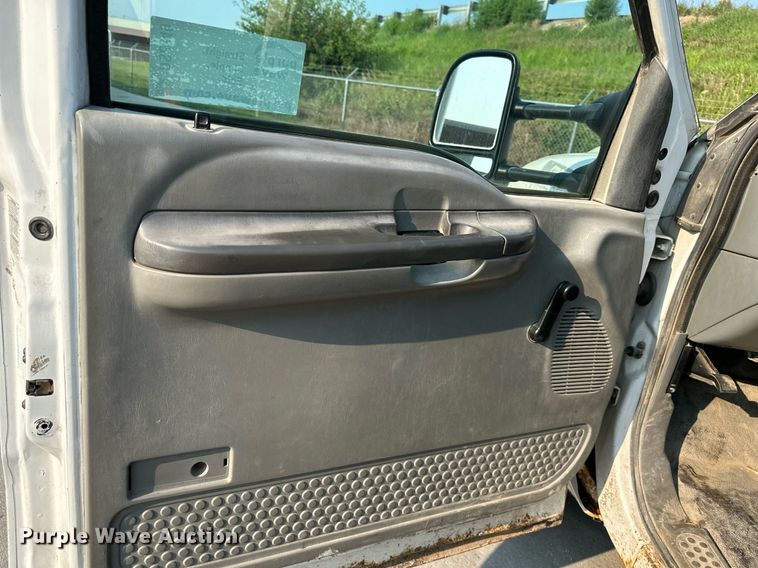 image for item DS2249 2003 Ford F450 Super Duty  flatbed truck