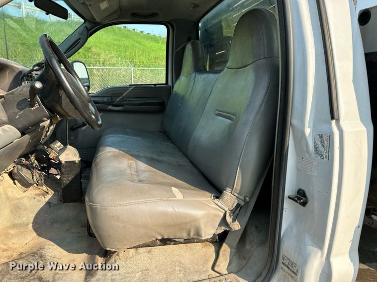 image for item DS2249 2003 Ford F450 Super Duty  flatbed truck