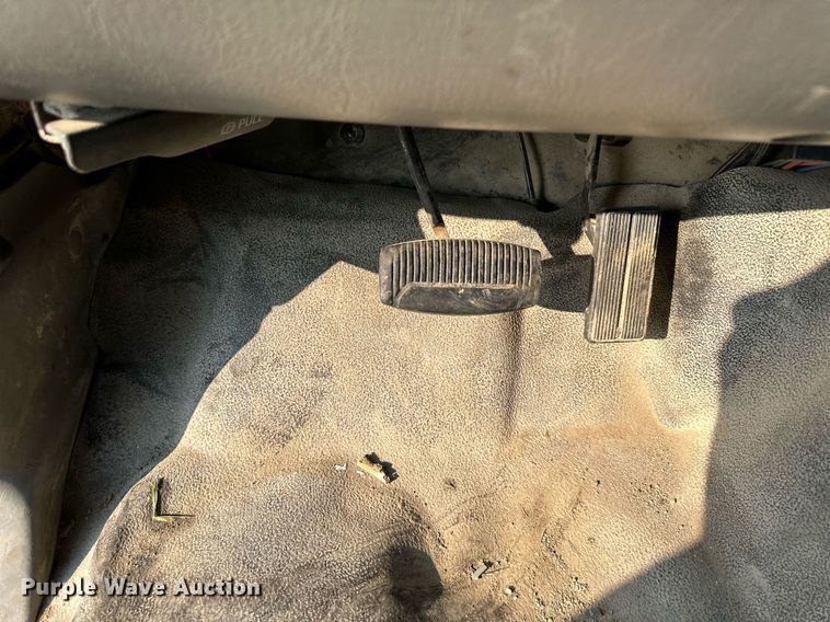 image for item DS2249 2003 Ford F450 Super Duty  flatbed truck